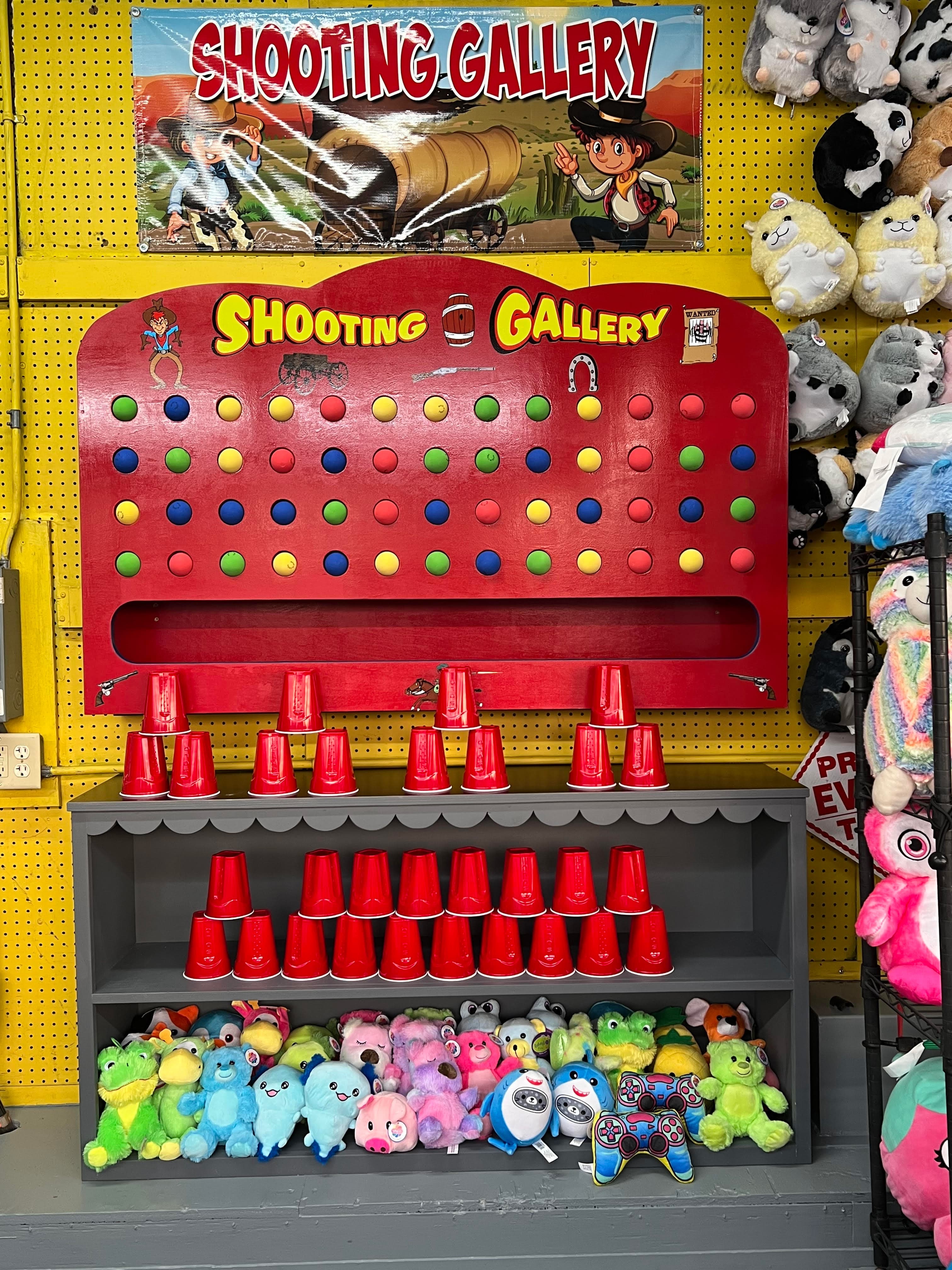 Shooting gallery midway attraction